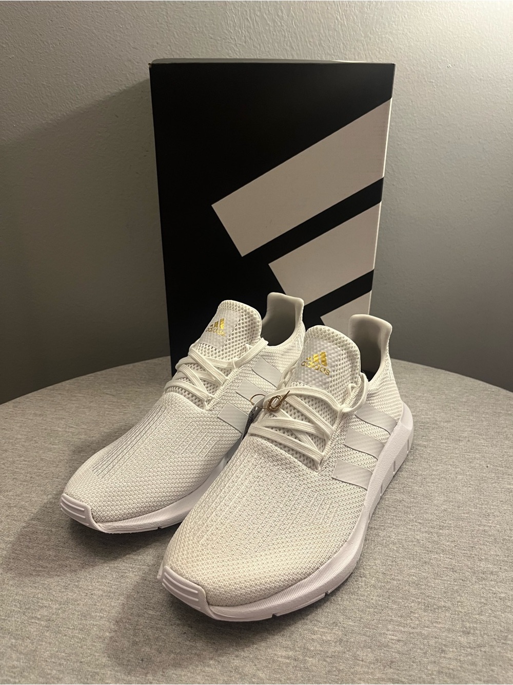 Adidas Swift Run 1.0 Cloud White Gold Women's Running Shoe Size 9 IE7480